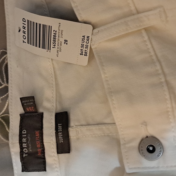 Torrid Jeans/ Size 28 Women - Picture 4 of 8